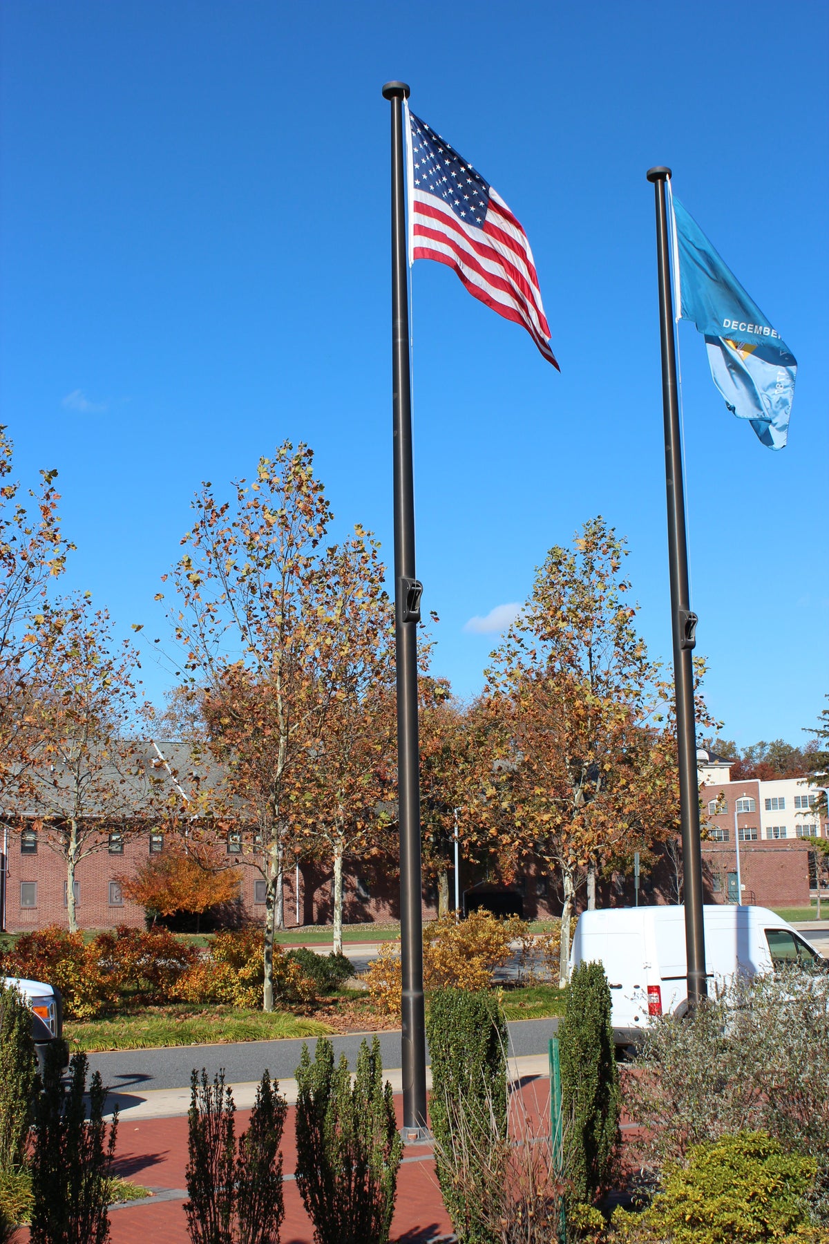 Automatic Aluminum Flagpole | Made in USA