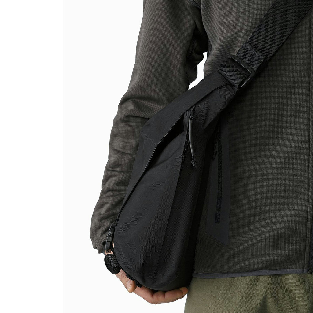 Arc'teryx LEAF Courier 15 Bag