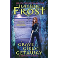 A Grave Girls' Getaway - Paperback