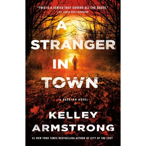 A Stranger in Town: A Rockton Novel - Paperback