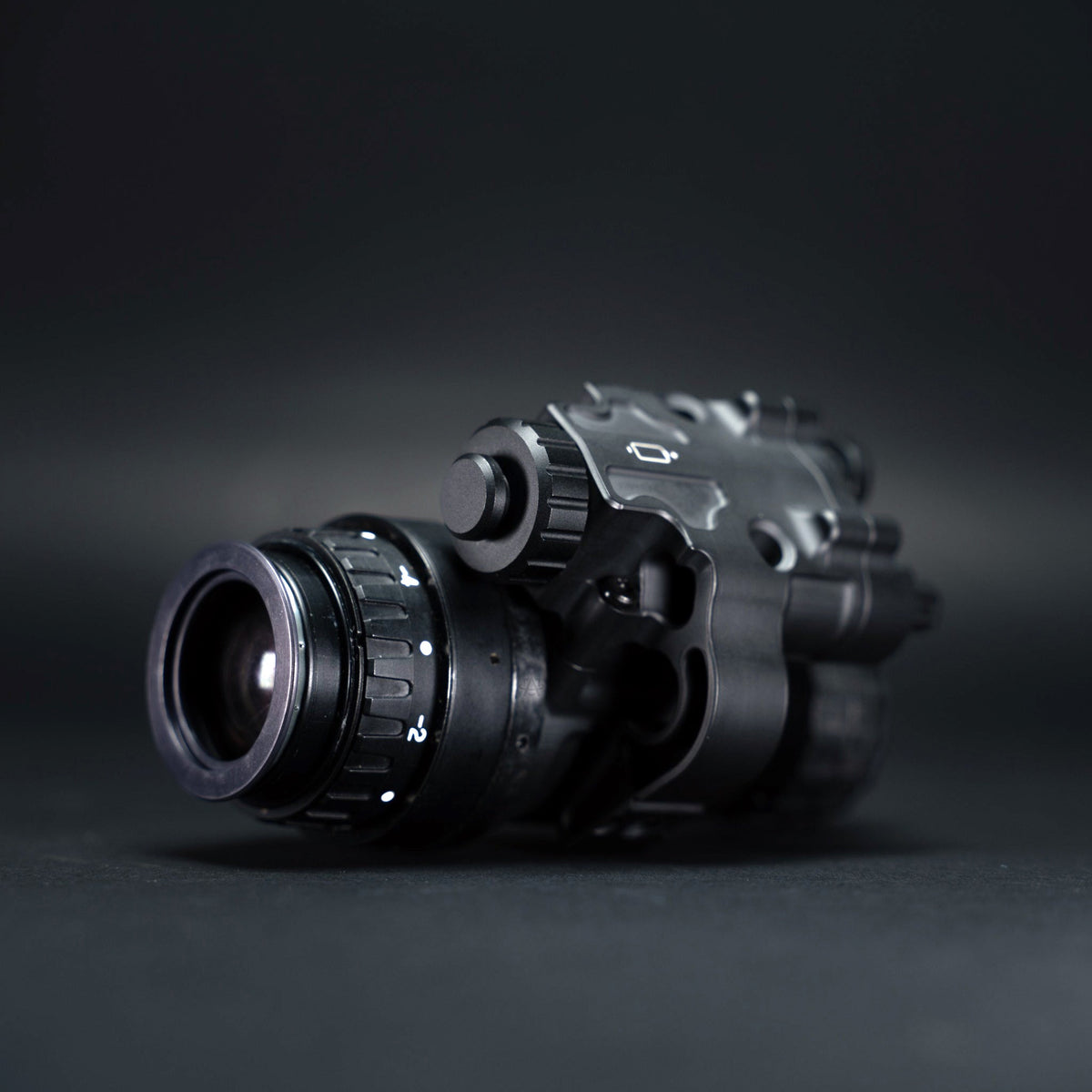 MH-14 - Gen 3 White Phosphor w/ Up to 3000 FOM & Manual Gain - Just 8.6 Oz & 50+ Hours of Runtime