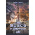 The Space in Between Us - Paperback
