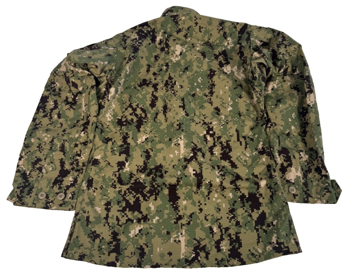 New US Navy USN NWU Type III AOR2 Working Uniform Blouse Jacket Small Long
