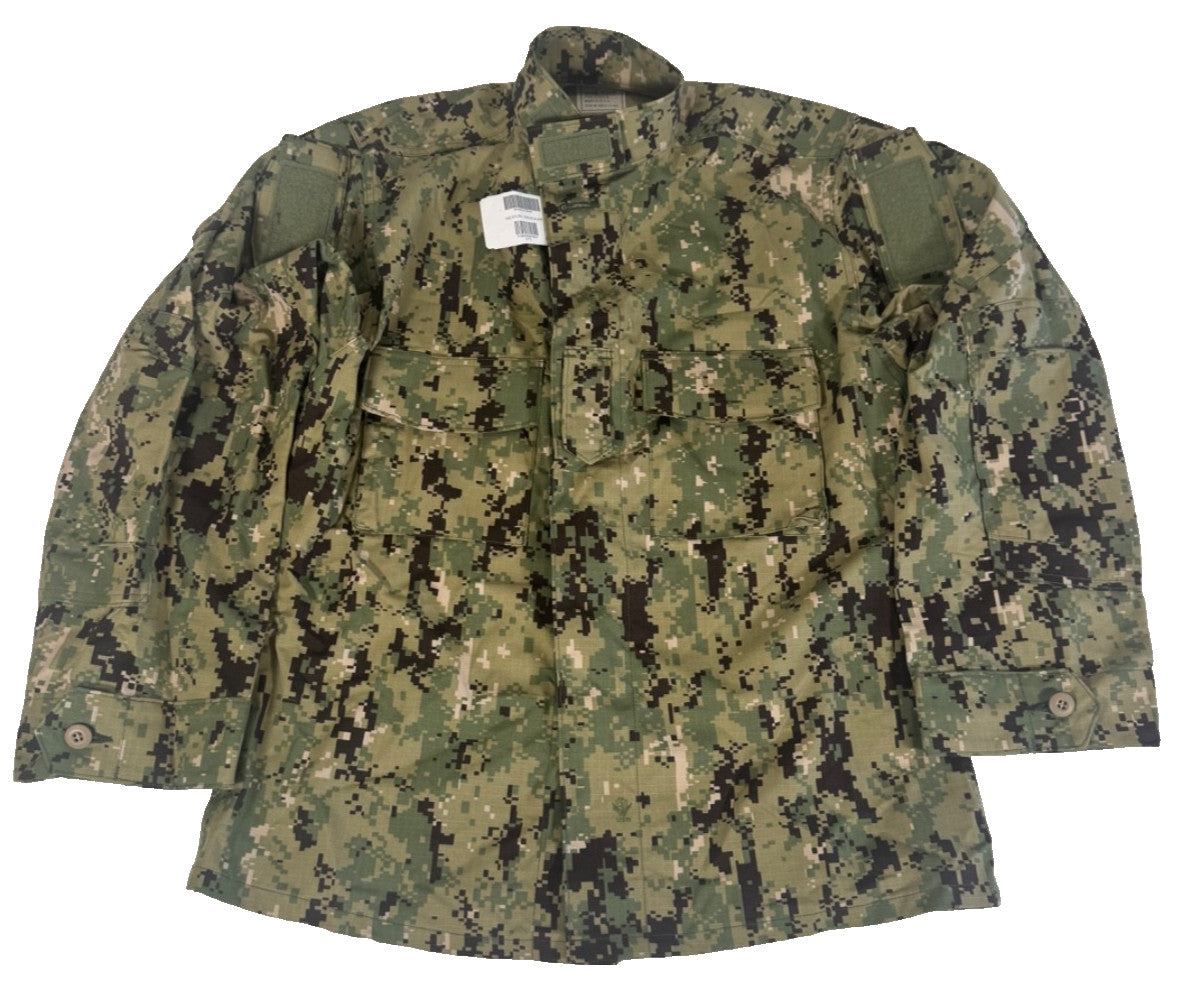 New US Navy USN NWU Type III AOR2 Working Uniform Blouse Jacket Medium Regular