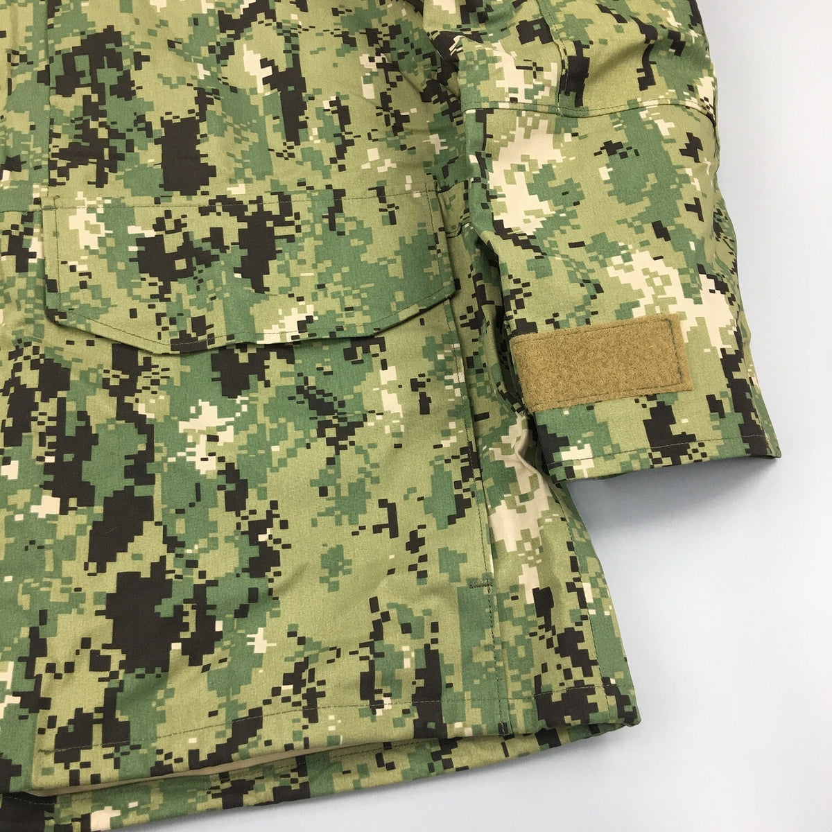 NEW US NAVY NWU Type III  AOR2 Woodland Gore-tex parka jacket size MS